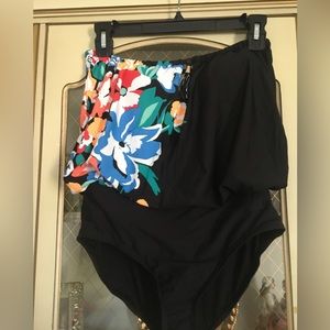 Anne Cole NWT swimsuit with straps size 8